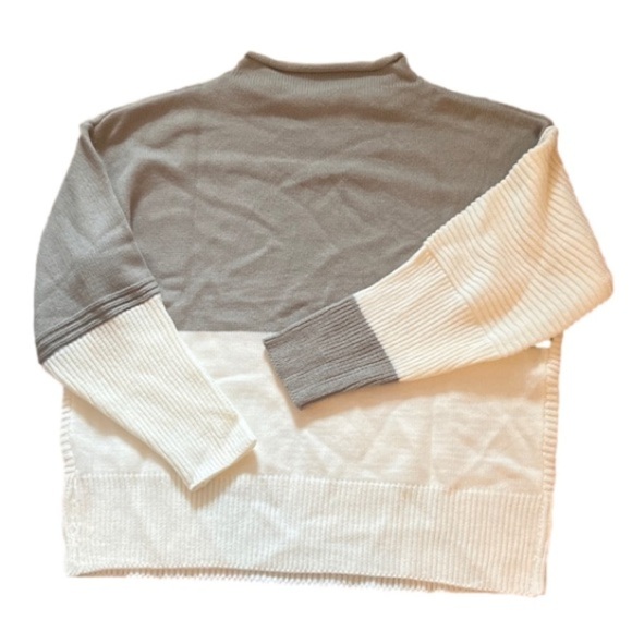 No Brand Gray and Cream Colored Turtle Neck Sweater - Picture 2 of 4